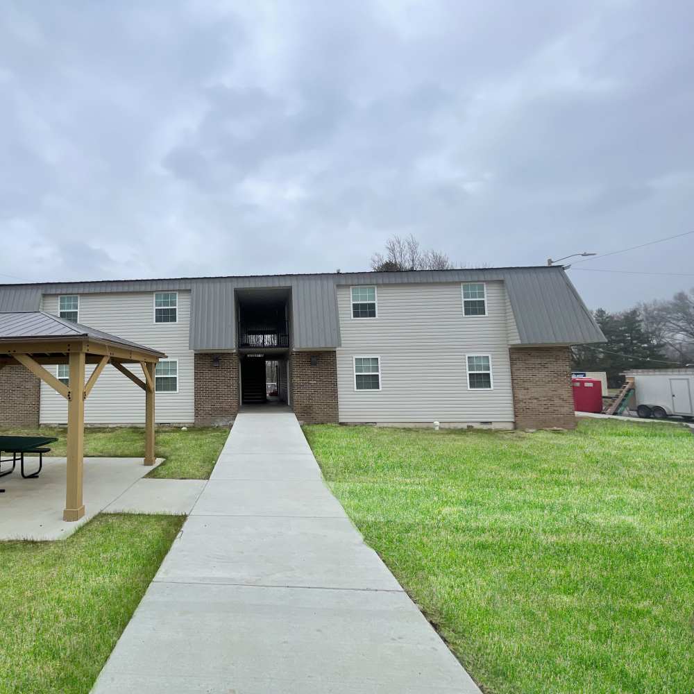 Exterior view of the community at Royal Oaks in Smithville, Tennessee