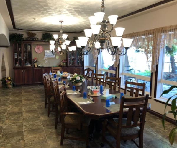 Dining area at Pacifica Senior Living Pinehurst in Pinehurst, Idaho