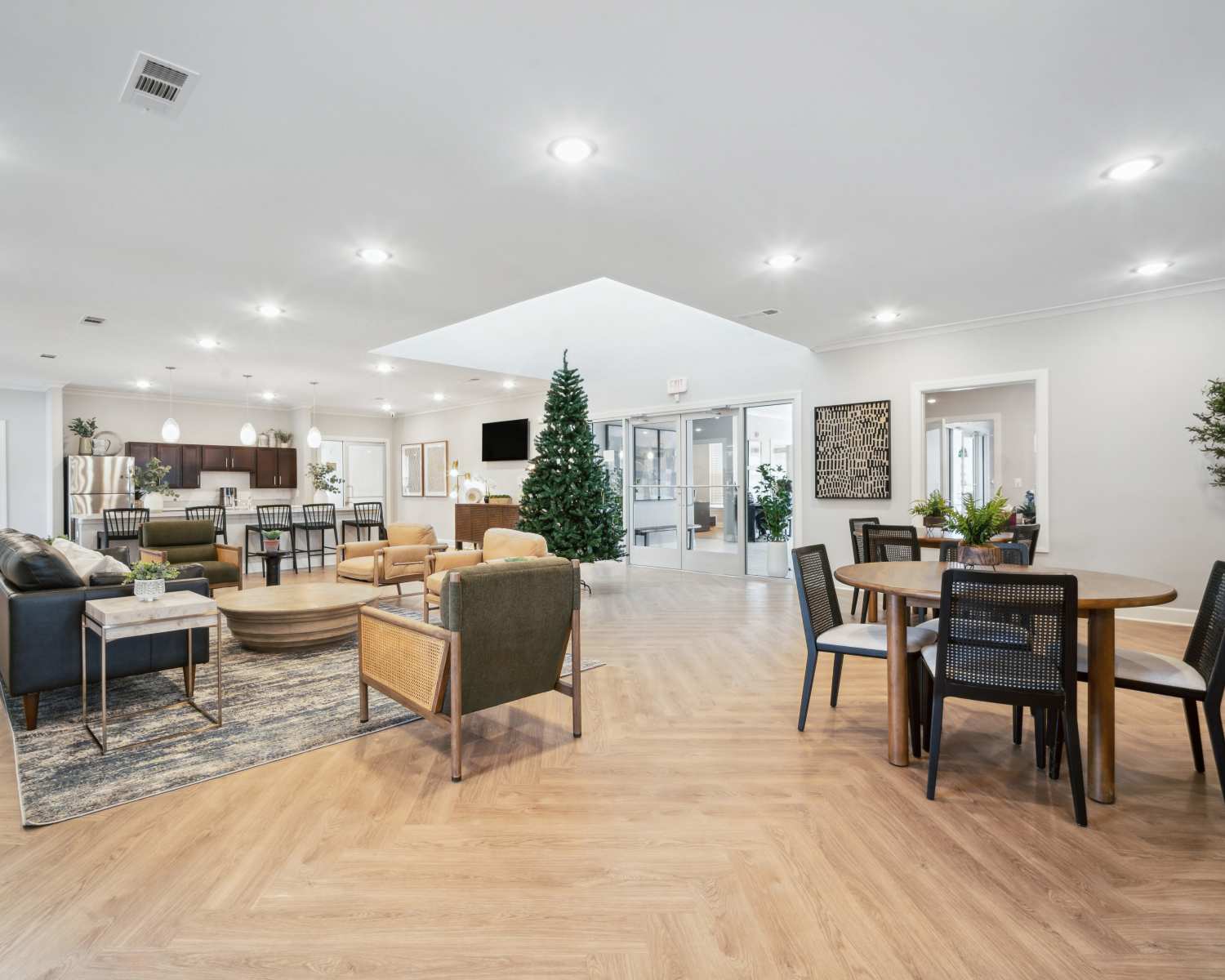 Lone Oak Meadows apartments in Louisville, {location_state_name}}