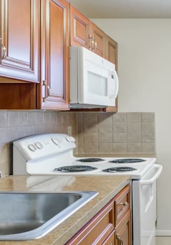 Kitchen of Cloverdale Park Apartments in Saddle Brook, New Jersey