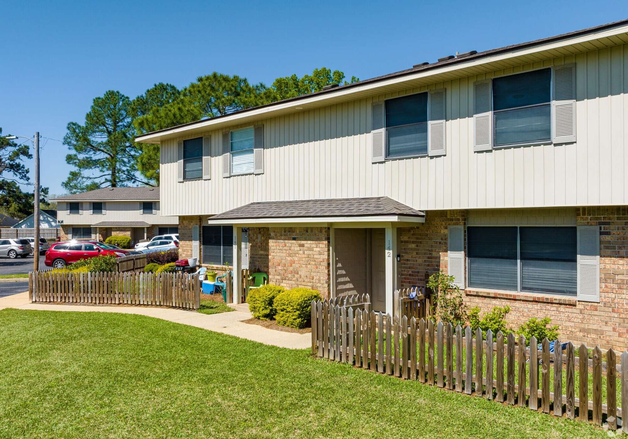 Exterior view of the apartment at Wynwood at Fairhope in Fairhope, Alabama