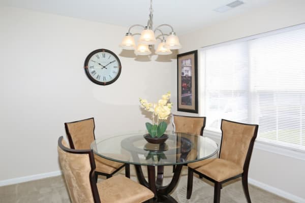 An apartment dining at Bennington Hills Apartments in West Henrietta, New York