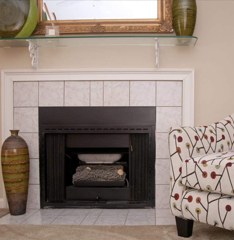 Apartments with a fireplace in Cordova, Tennessee
