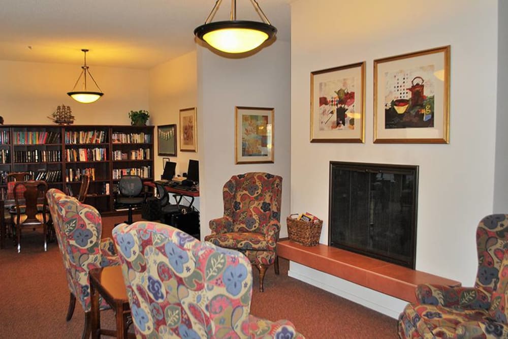 Relaxing Common Room with fireplace at Roseville Commons Senior Living in Roseville, California