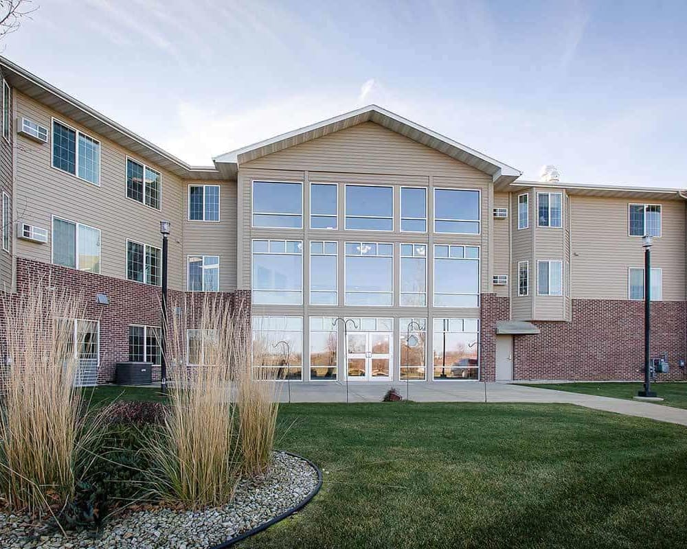 Lush landscaping and courtyard at Prairie Meadows Senior Living in Kasson, Minnesota.