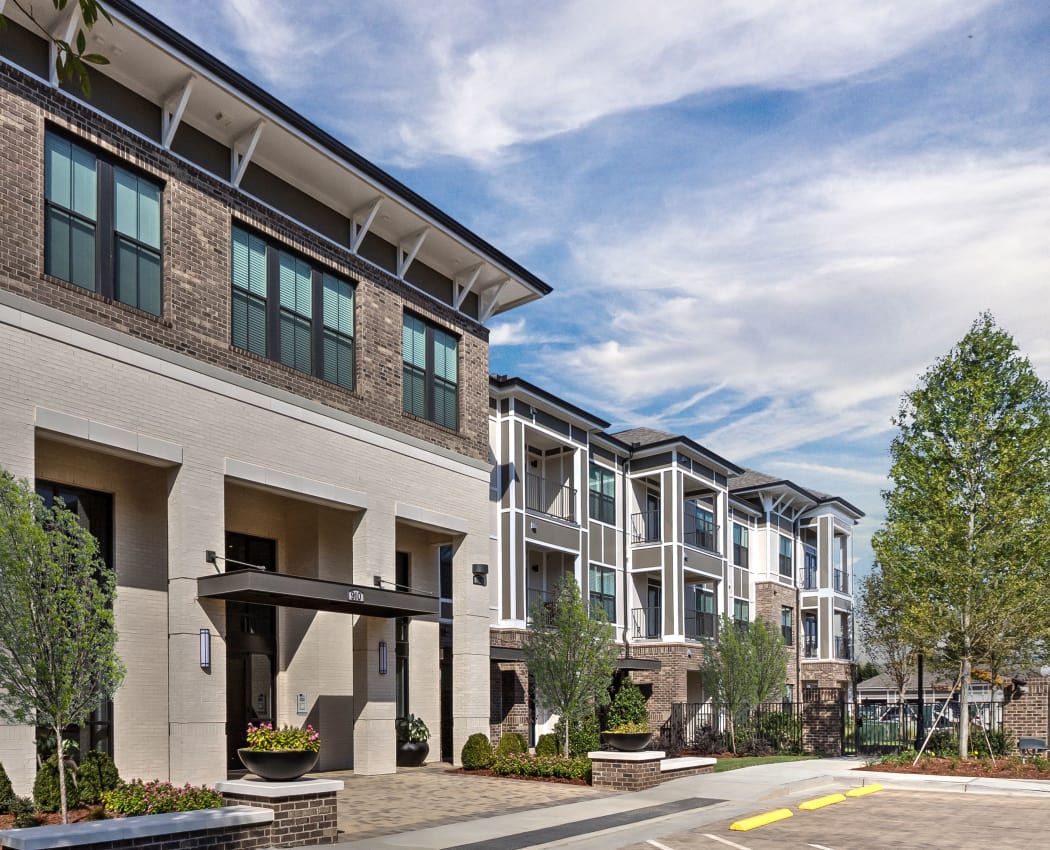 Alpharetta Apartments near Target near Milton