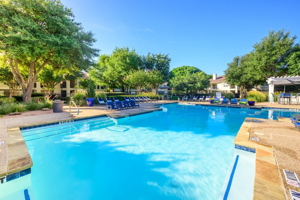 Resort-style swimming pool on a beautiful day at 23Hundred @ Ridgeview in Plano, Texas