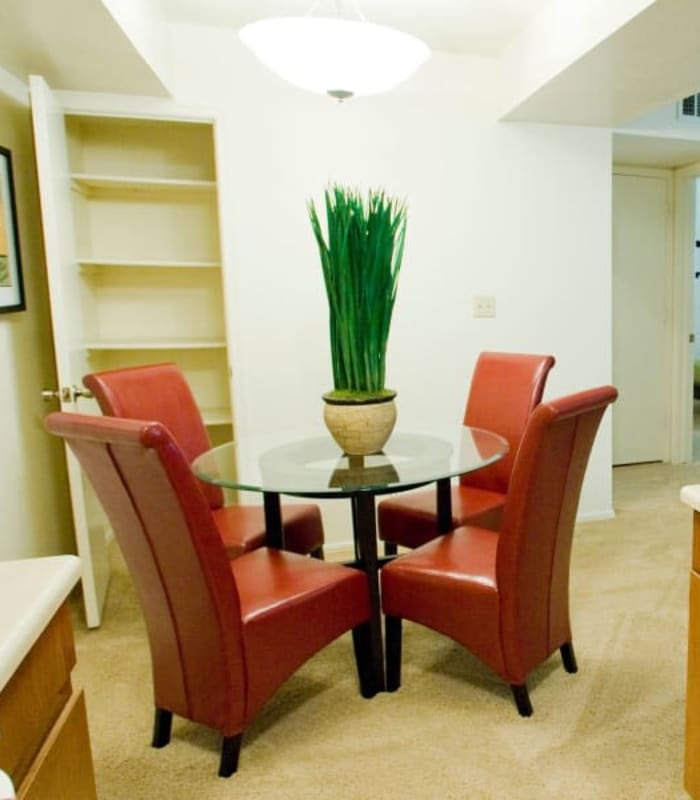 Dining room at Boulder Ridge in Tulsa, Oklahoma