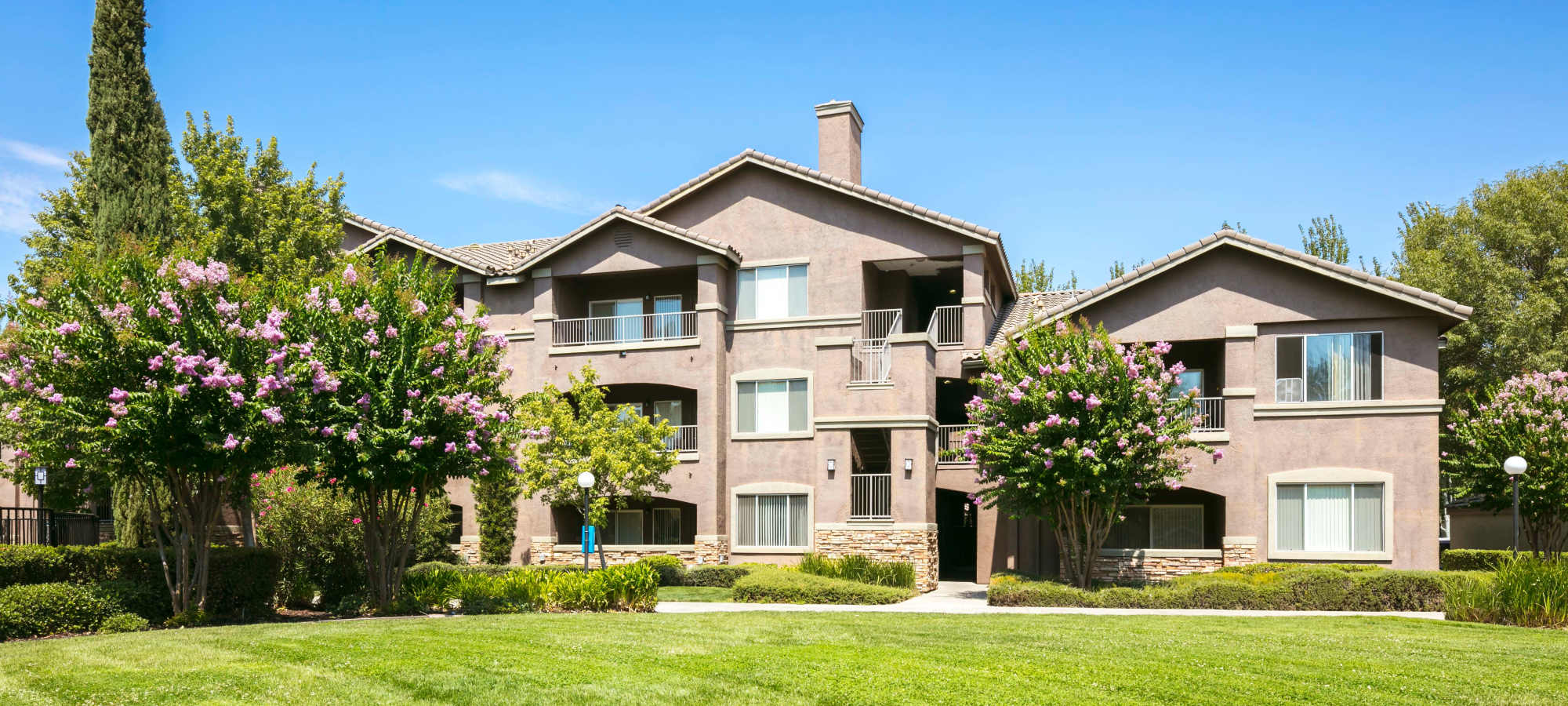 Virtual Tours at Miramonte and Trovas in Sacramento, California