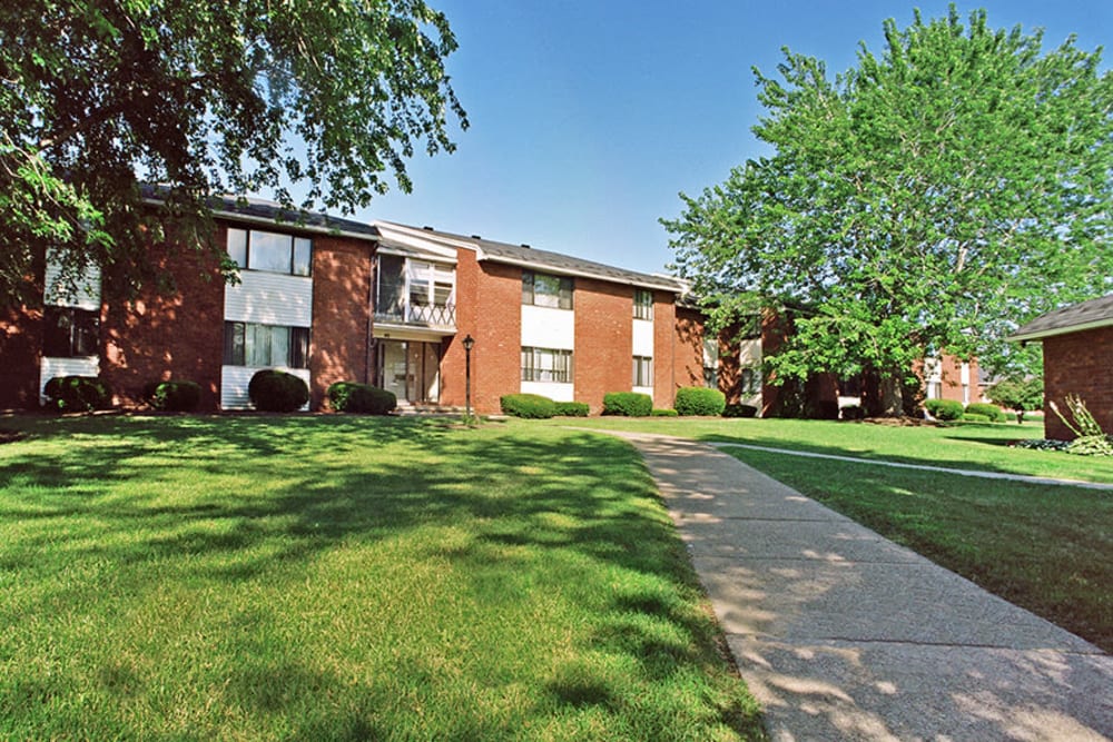 Exterior of King's Court Manor Apartments in Rochester, New York