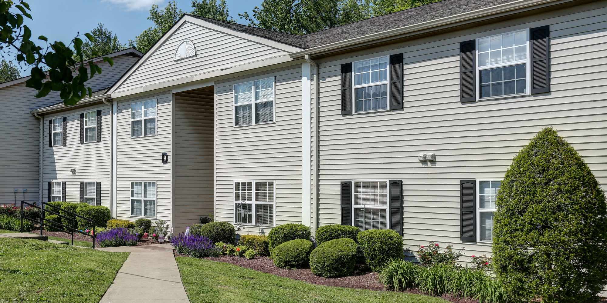 Exterior view of apartment at Ridgewood at Greenbrier in Greenbrier, Tennessee