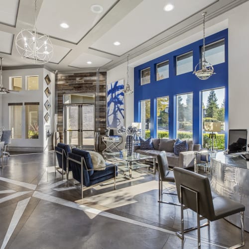 Elegant lounge area at Meridian at Stanford Ranch in Rocklin, California