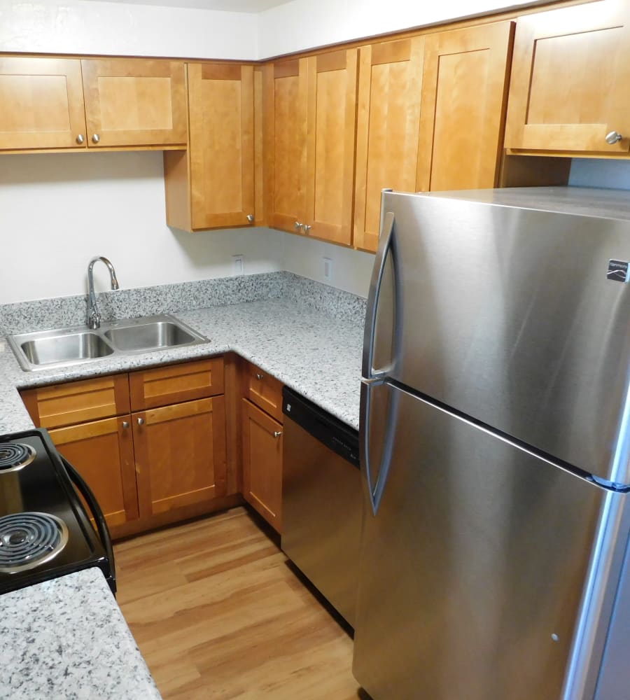 Lakeside Apartments offers a fully equipped kitchen in Albany, Oregon