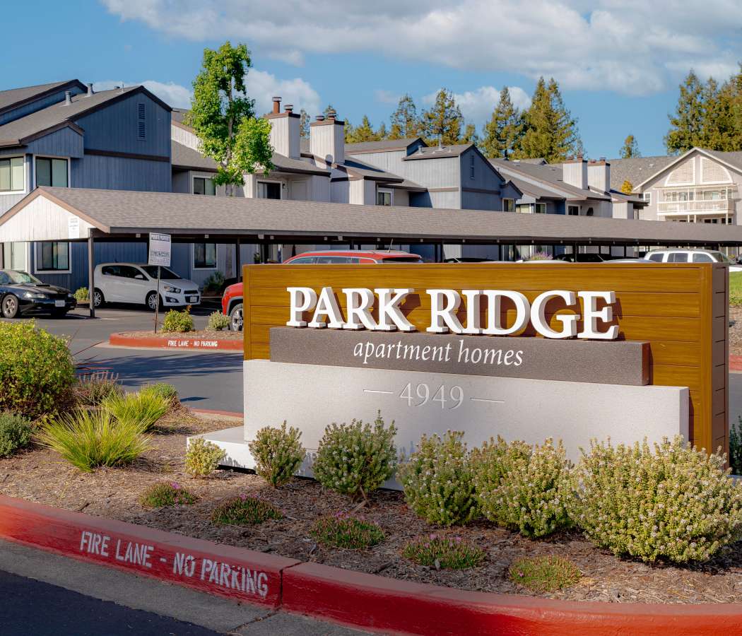 Entrance area at Park Ridge Apartment Homes in Rohnert Park, California