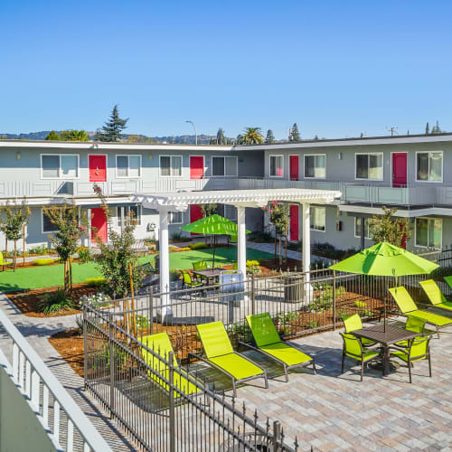 Relaxing courtyard with lounge chairs Bon Aire Apartments in Castro Valley, California