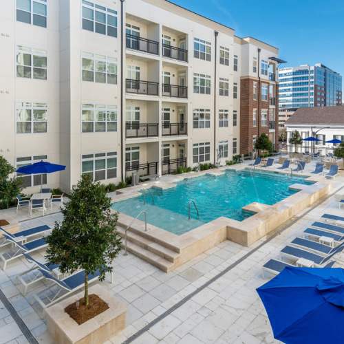 Resort-style pool at The Heron Downtown in Baton Rouge, Louisiana
