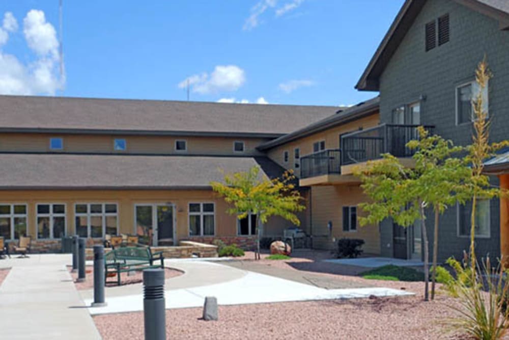 The courtyard at Majestic Rim Retirement Living in Payson, Arizona