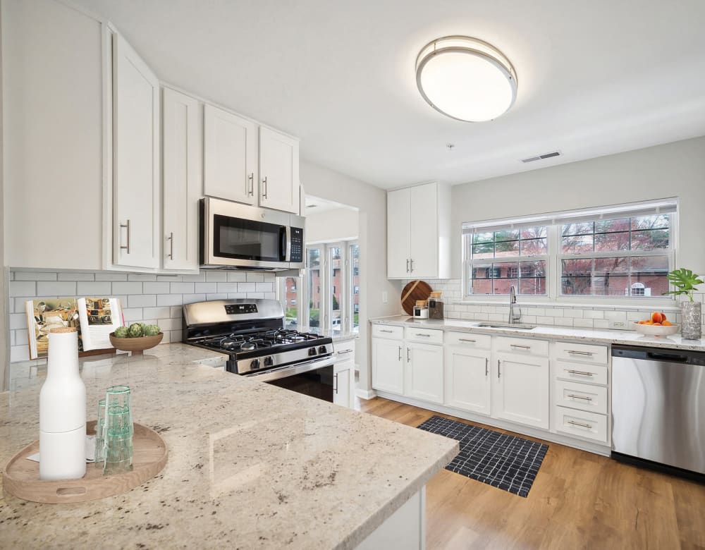 Eagle Rock Apartments at Bel Air North offers a Modern Kitchen in Forest Hill, Maryland