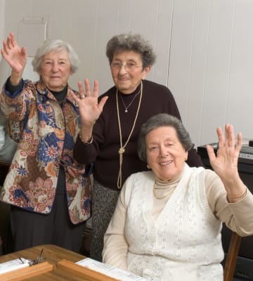 Residents playing a game at Lassen House Senior Living in Red Bluff, California