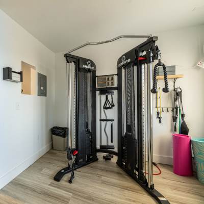fitness room Pinnacle Apartments in Fife, Washington
