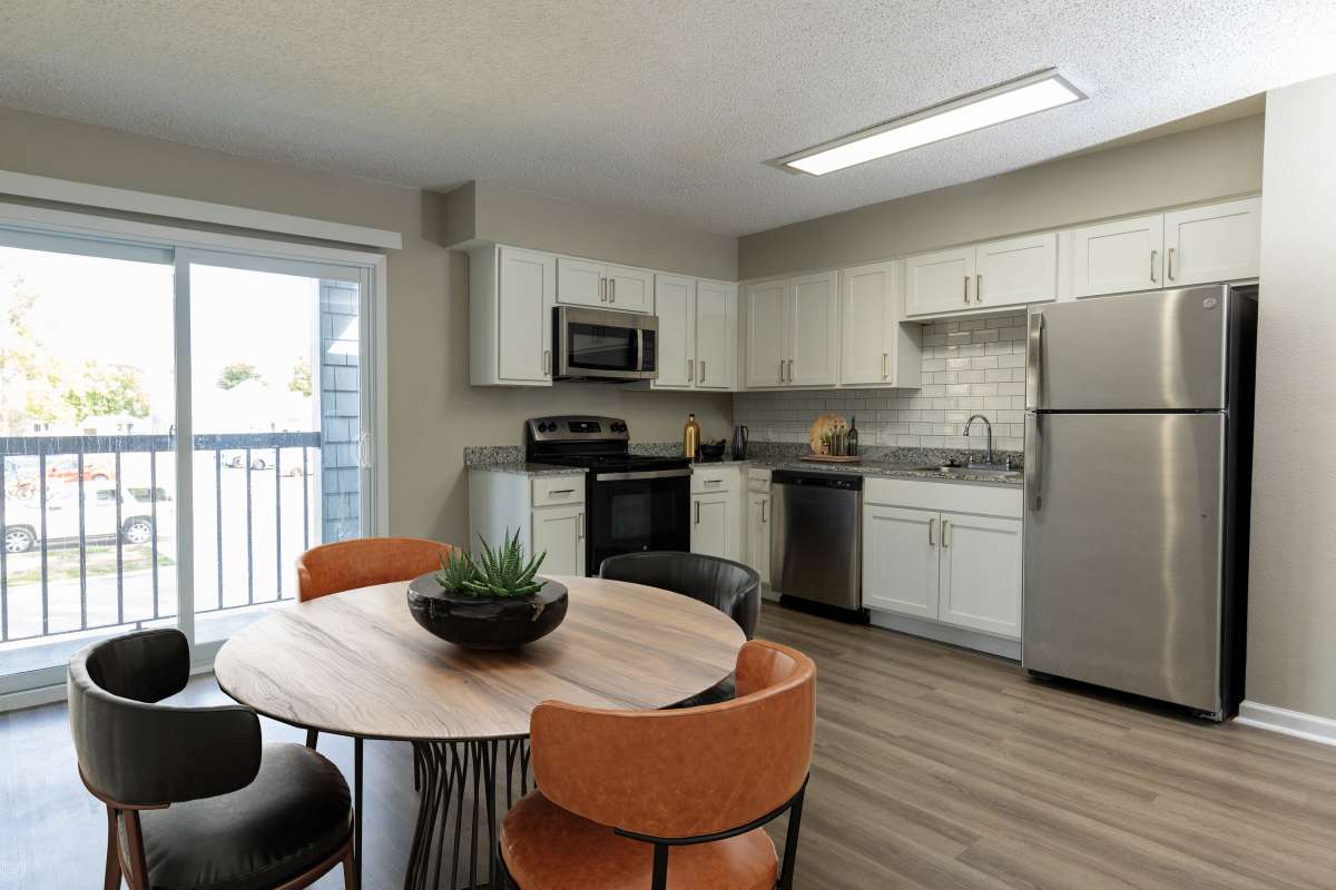 Dining area and updated kitchen at Cobblestone at Essen in Baton Rouge, Louisiana