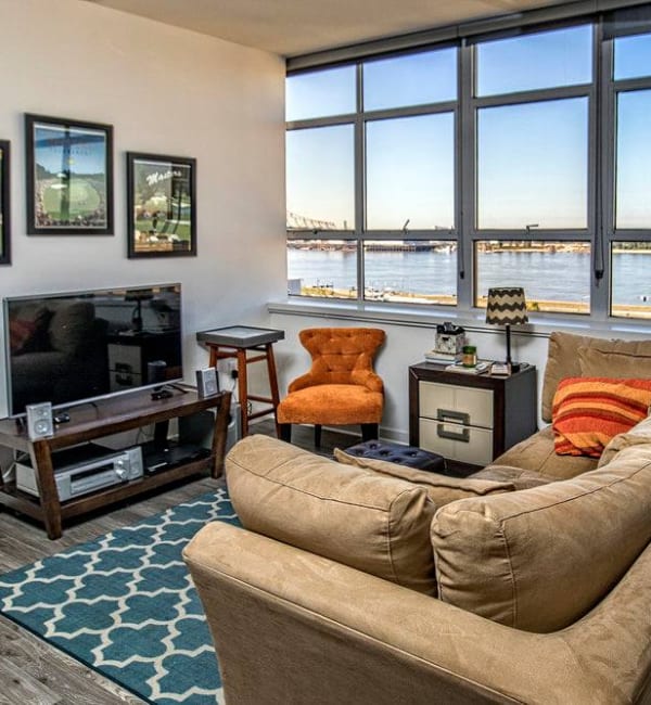 Well- furnished modern living room at 440 on Third Apartments in Baton Rouge, Louisiana