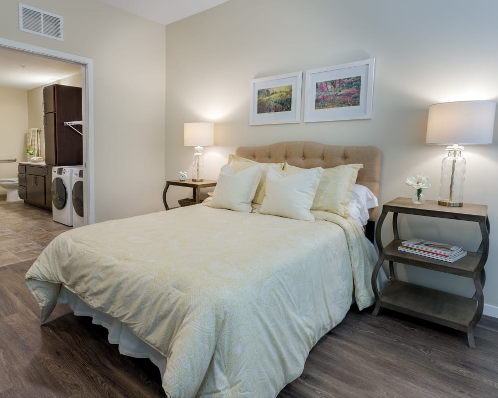 A bedroom at The Pillars of Prospect Park in Minneapolis, Minnesota