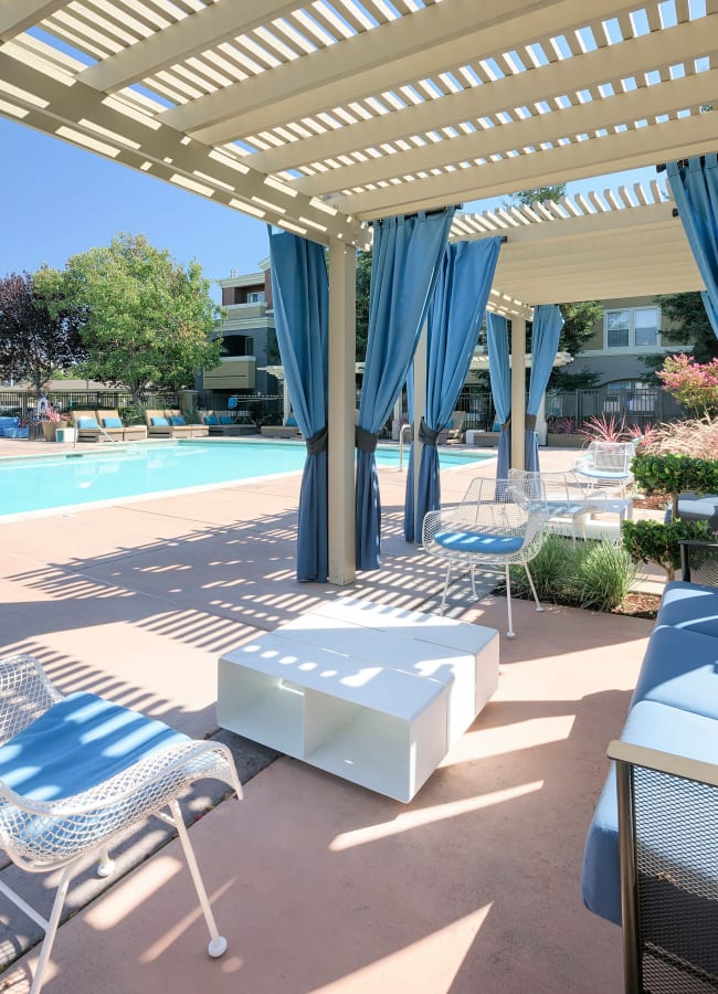 Shaded seating by the pool at Avoca Dublin Station in Dublin, California