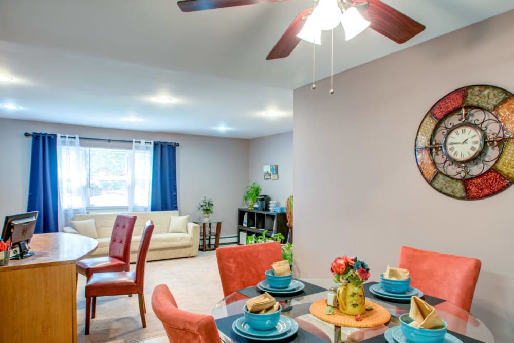 Dining room at Pointe Breeze Apartments in Bordentown, New Jersey