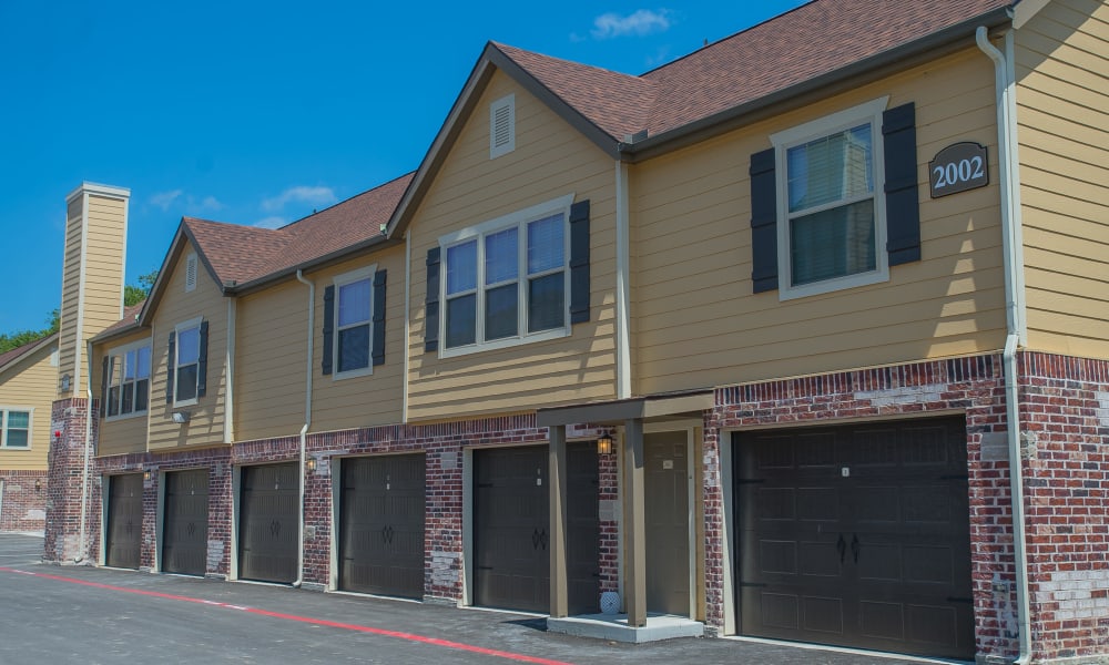 Garage parking at Tuscany Ranch in Waco, Texas