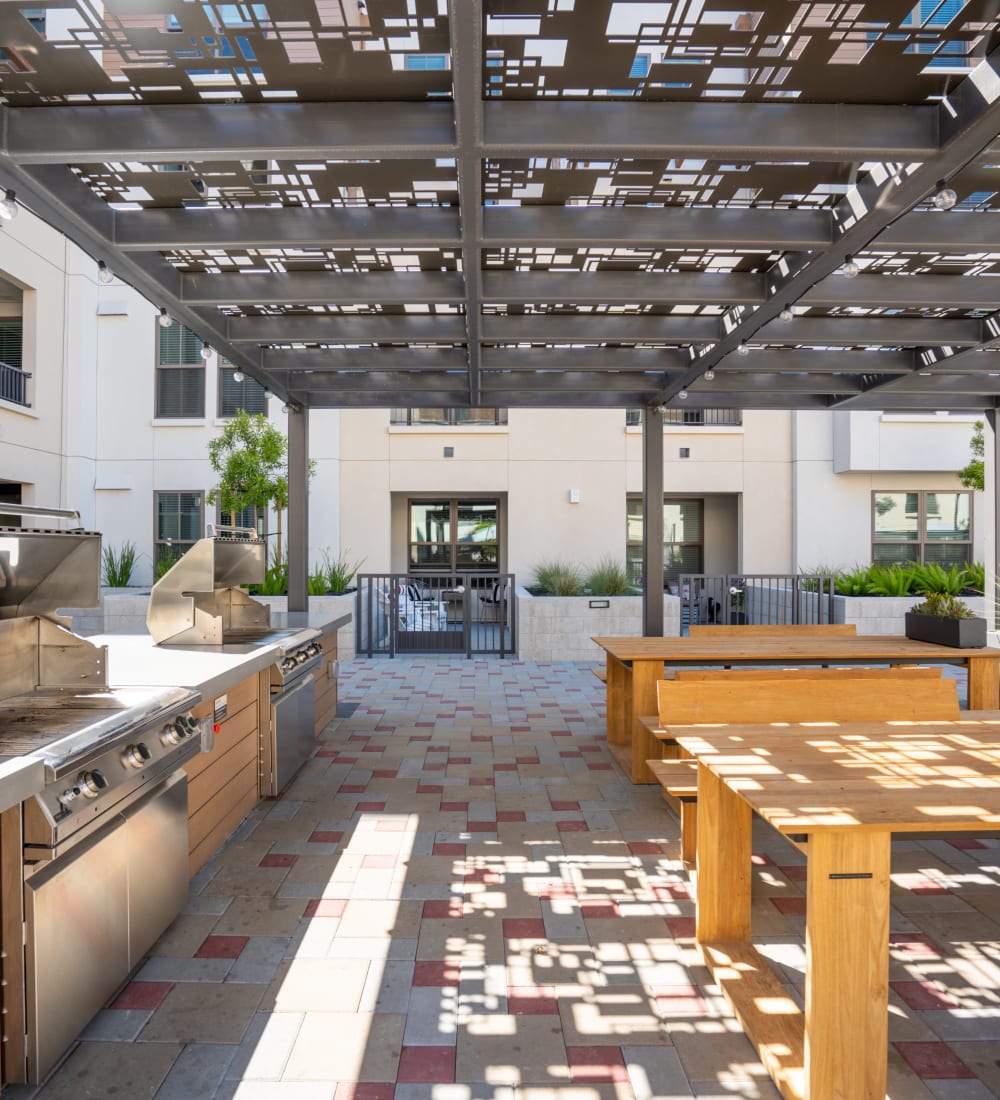 Relaxing outdoor common area with BBQ grills at Anson in Burlingame, California