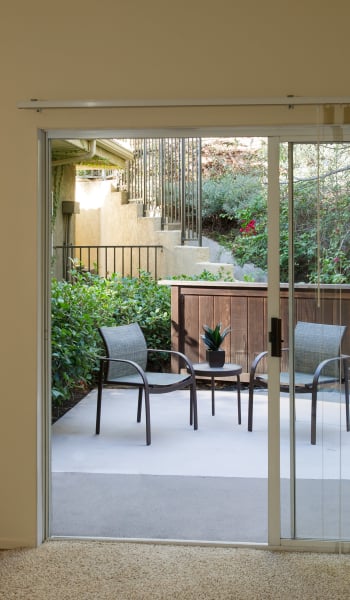 Outdoor patio at Fashion Terrace