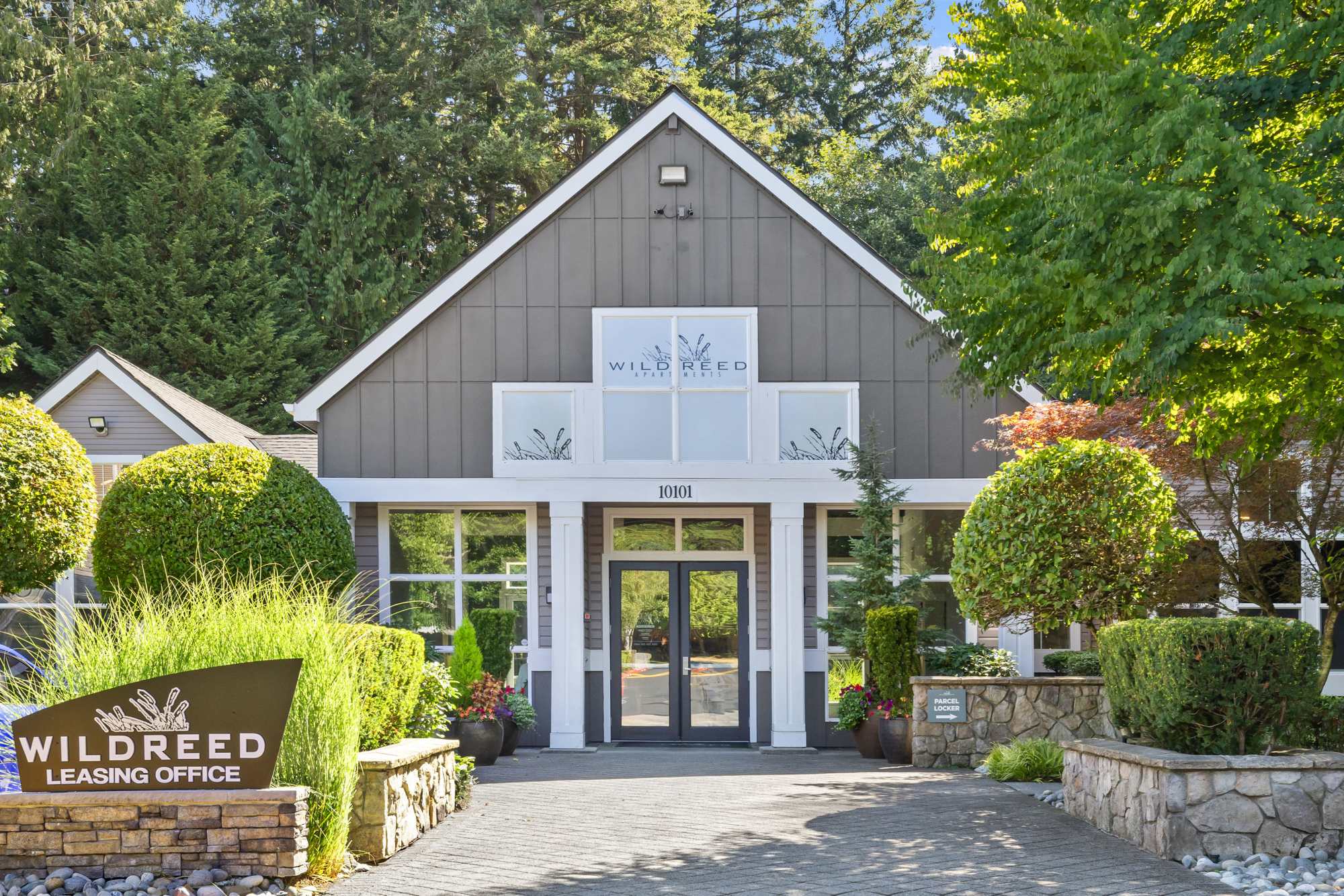 Exterior view of the apartment building at Wildreed Apartments in Everett, Washington