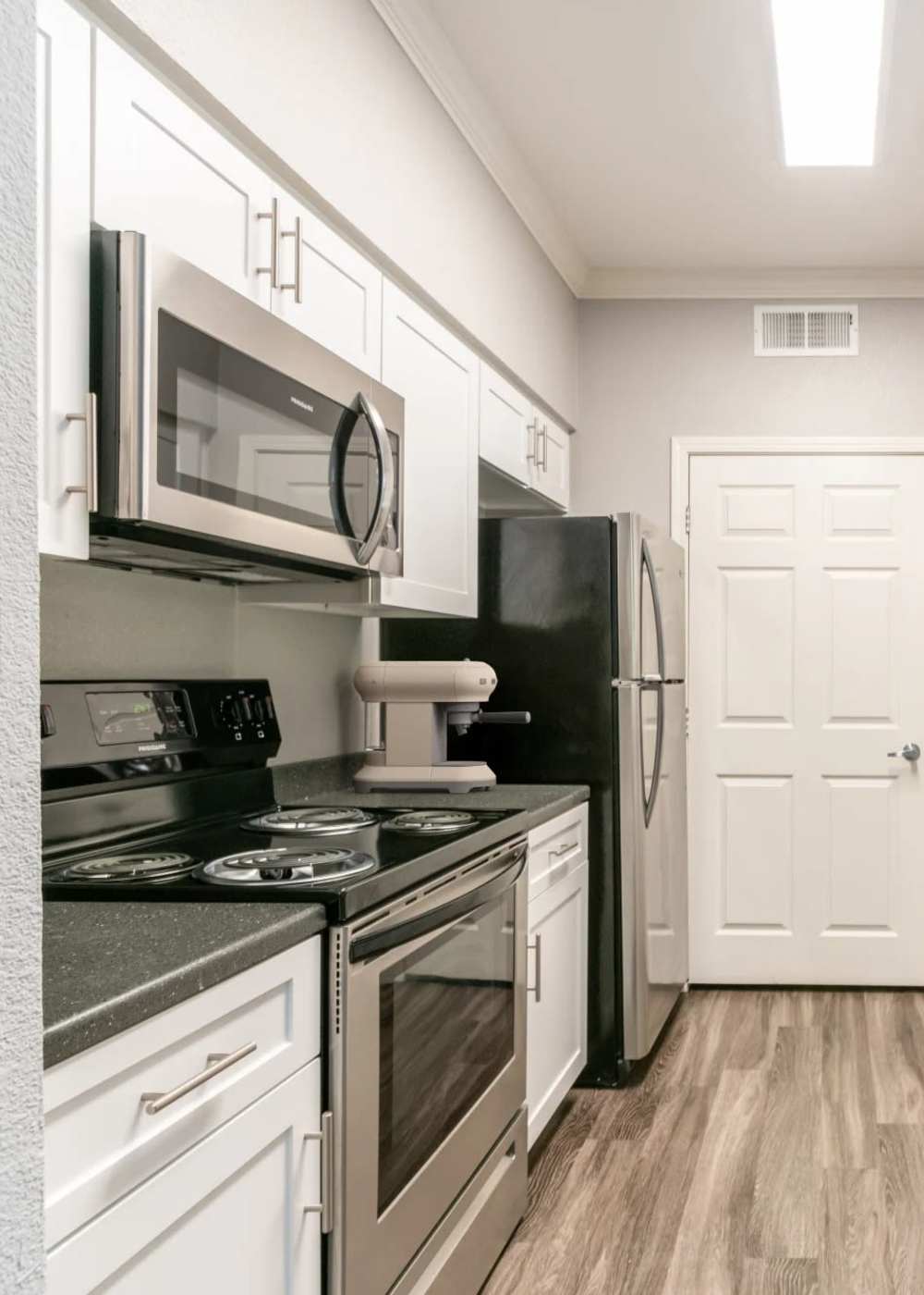 Apartments at Hawthorn Village Apartments in Napa, California