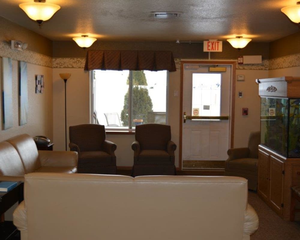 Cozy seating area with aquarium at Courtyard Estates at Hawthorne Crossing in Bondurant, Iowa.