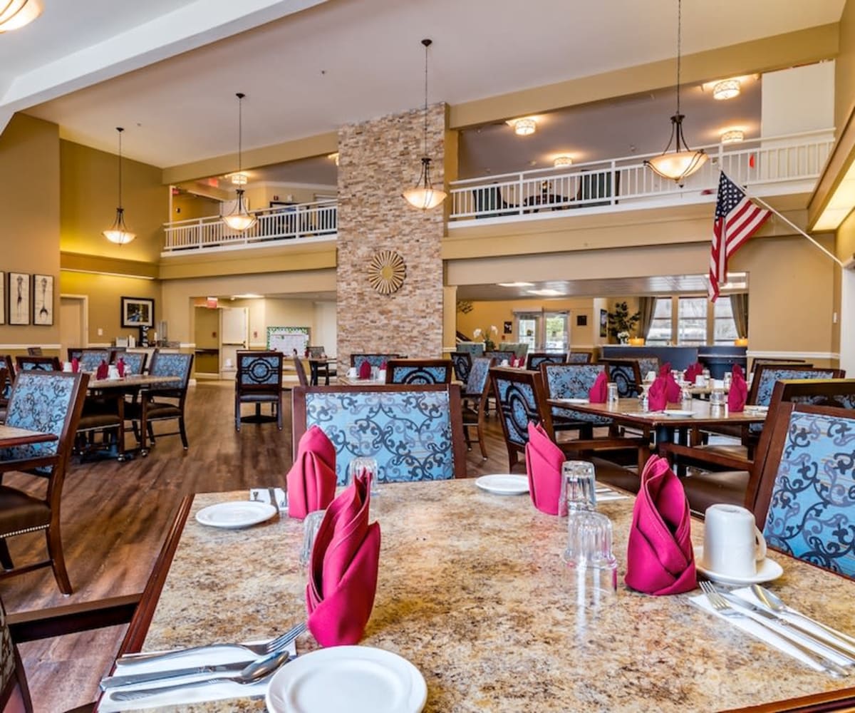 Large dining room at Pacifica Senior Living Klamath Falls in Klamath Falls, Oregon