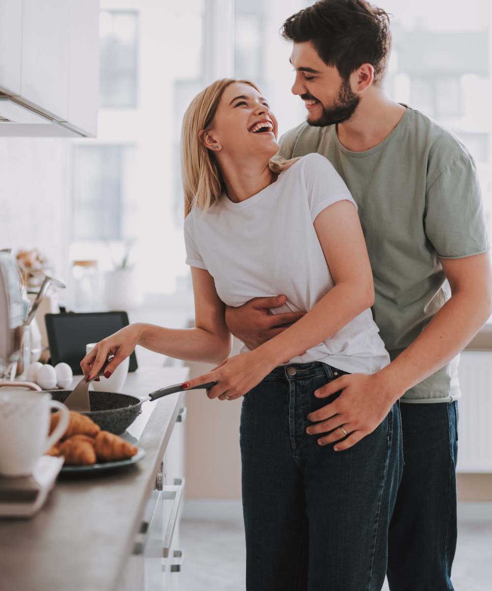 People cooking at Stonecrest Apartments in Spokane, Washington