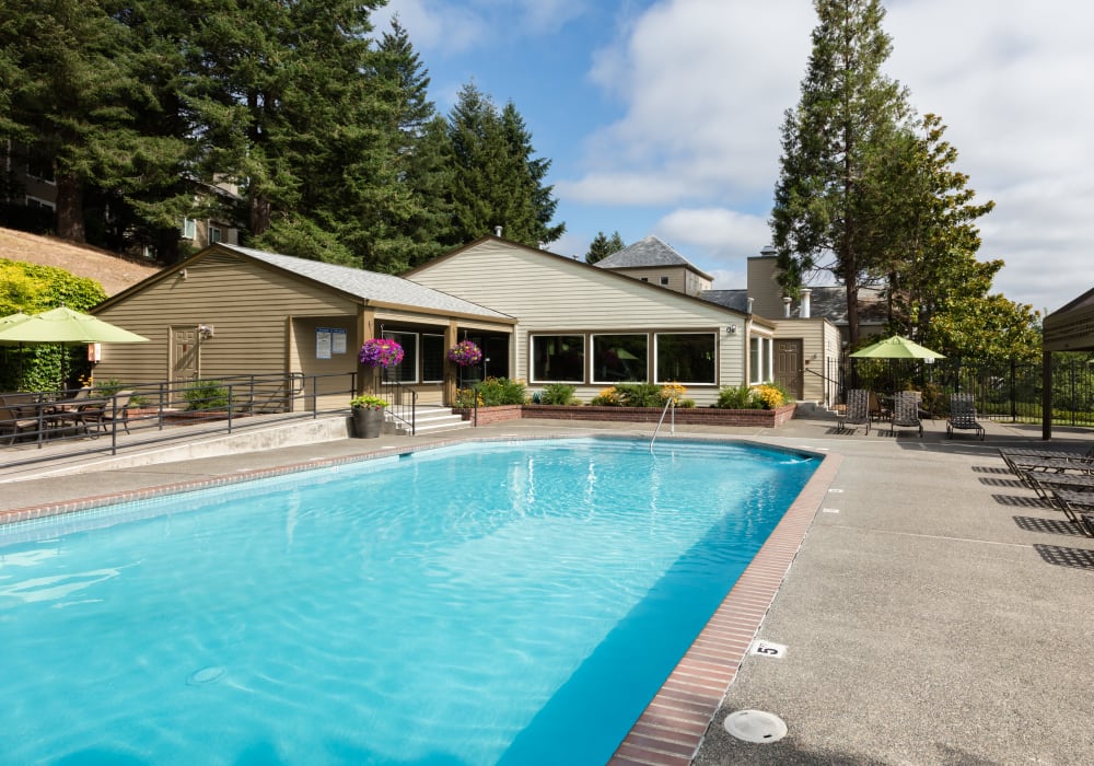 Large pool at Skyline at Murrayhill in Beaverton, Oregon