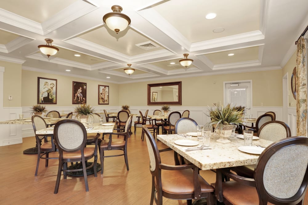 Elegant dining room at Highland Glen in Highland, Utah