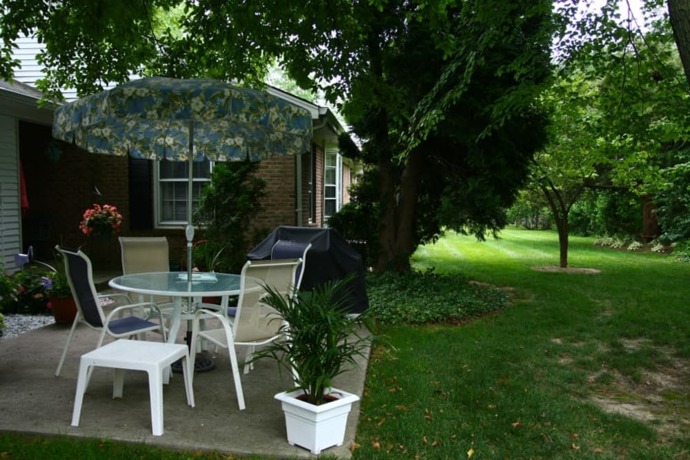 Patio seating at Brandywyne East II in Brielle, New Jersey