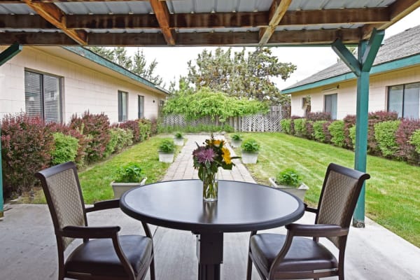 Rehabilitation care facility with a courtyard in Bend, Oregon