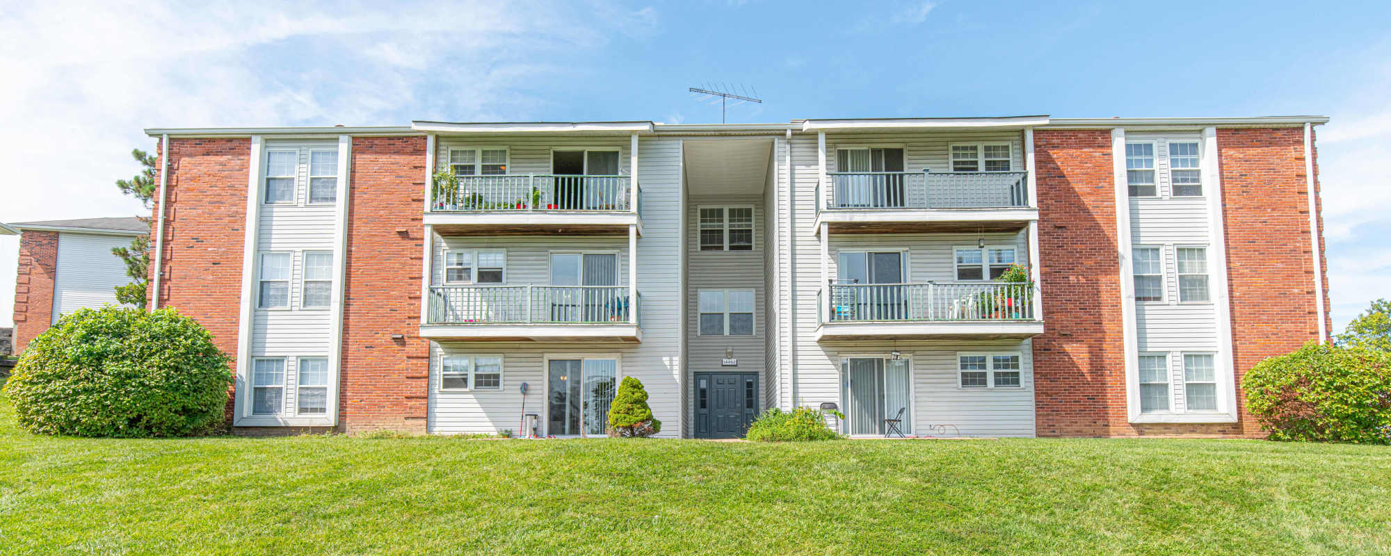 Apartments at Village Green Apartments in Chesterfield, Missouri