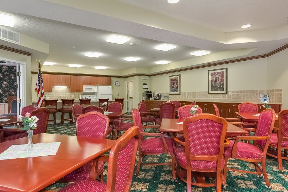 Resident dining tables at Applewood Pointe Roseville in Roseville, Minnesota.