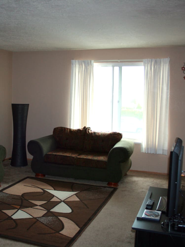 Living room at Cheryl Lynn in Salem, Oregon