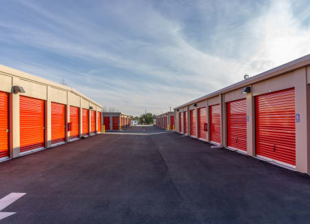 Self storage building exterior in Deltona