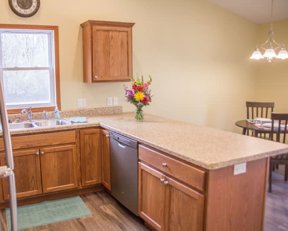 kitchen and dining room in an independent living cottage at Arlington Place Oelwein in Oelwein, Iowa.