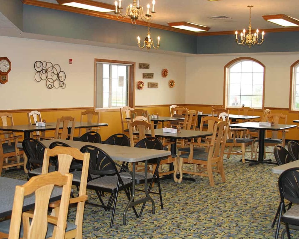 Large resident dining room at Holstein Senior Living in Holstein, Iowa.