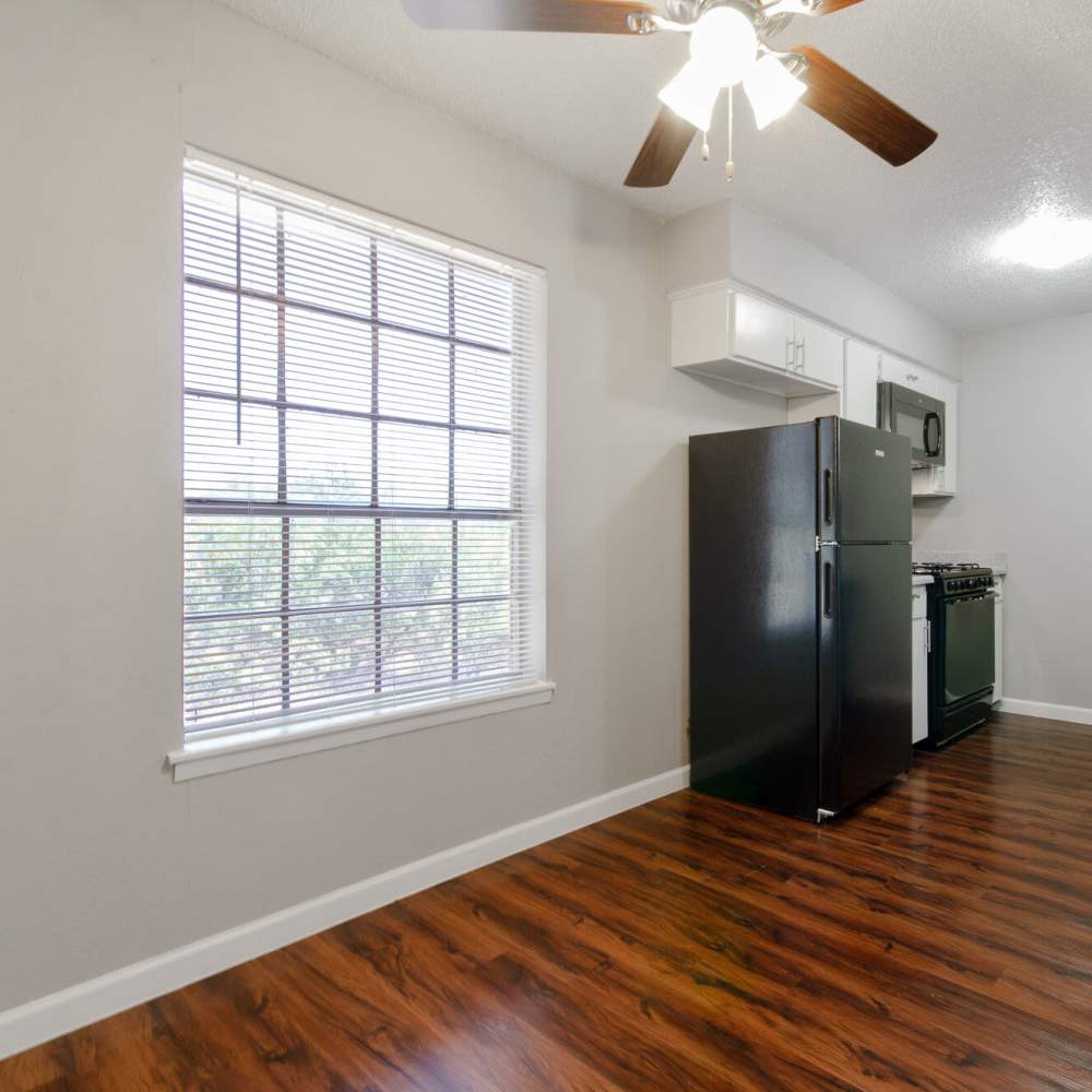 Open-concept of kitchen and living room at 1000 Mary Apartment Homes in Iowa Park,Texas