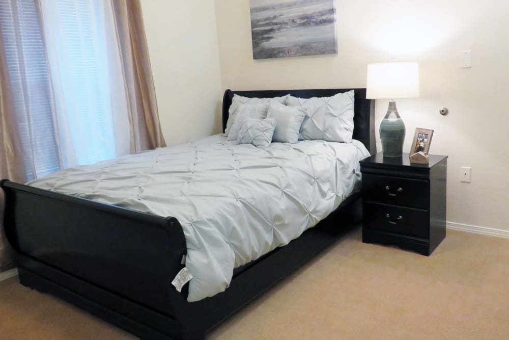 Bedroom at Meadowlark Senior Living in Lebanon, Oregon