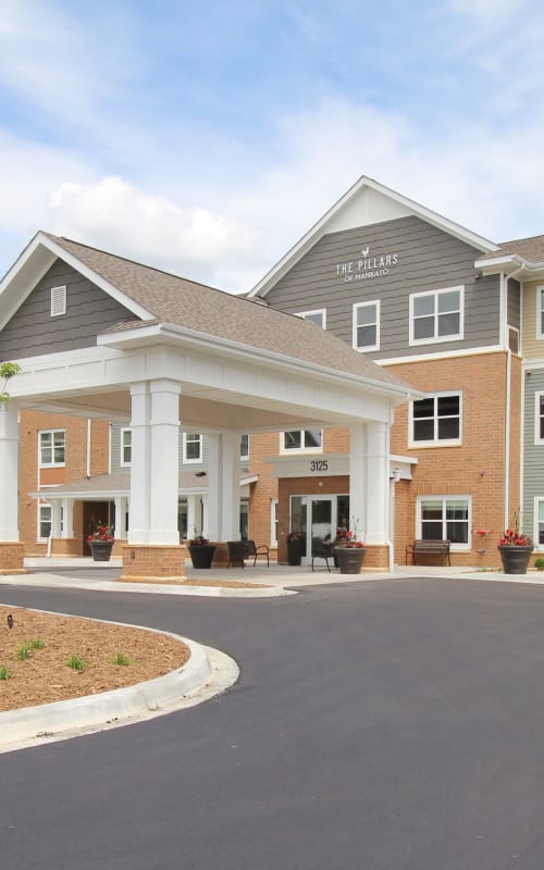 Covered main entrance and driveway at The Pillars of Mankato in Mankato, Minnesota